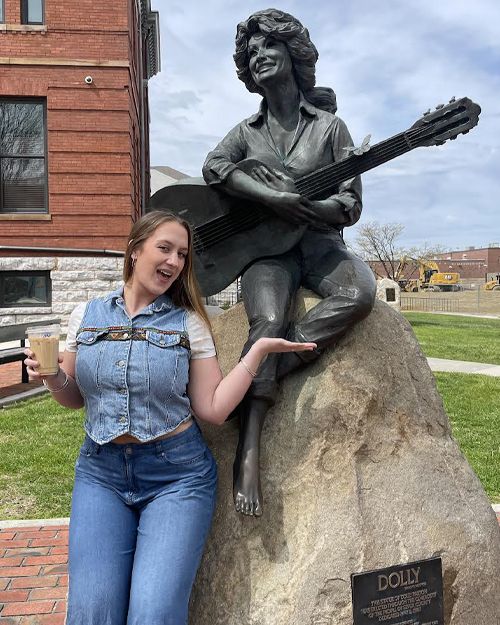 liv upstone hanging out with dolly parton